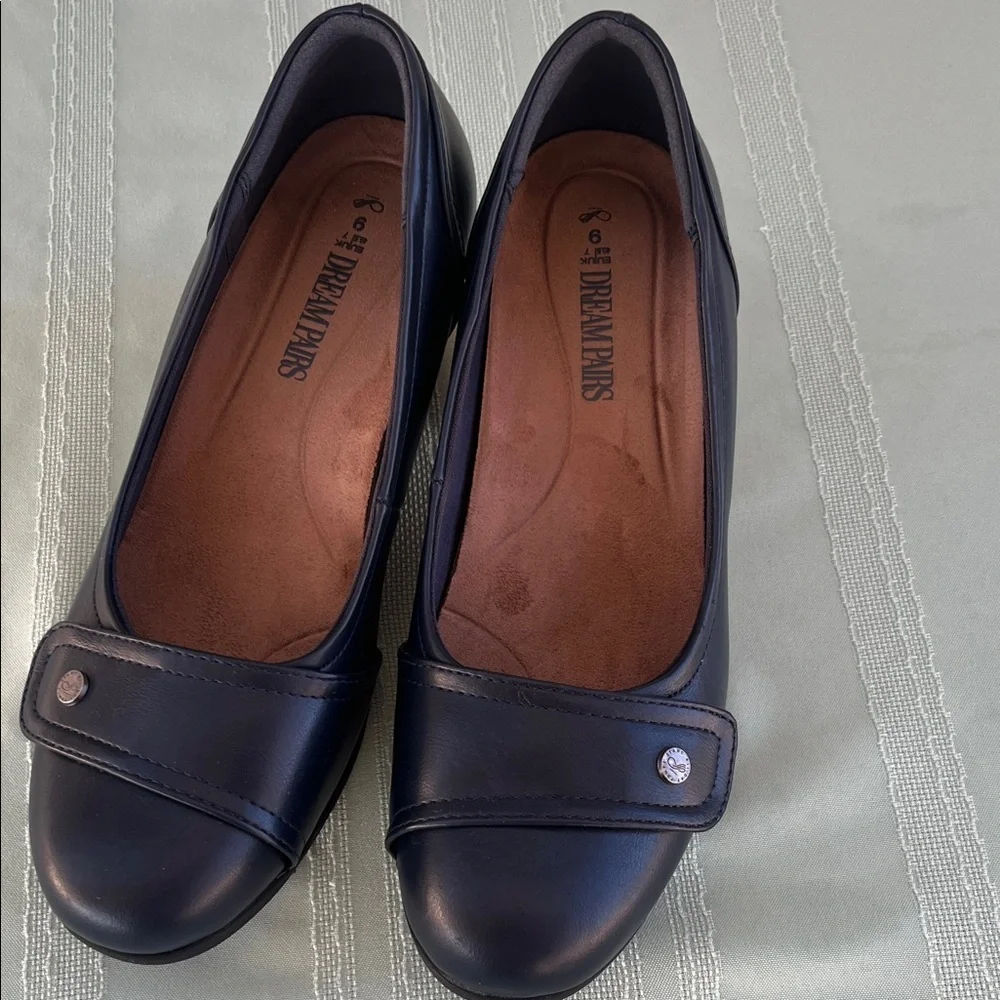Dream Pairs women’s  Navy On Round-Toe shoes size 9